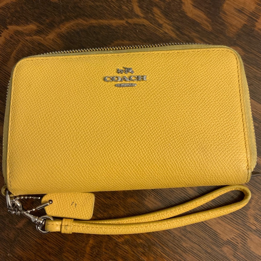 🛑sold🛑Yellow medium coach wristlet